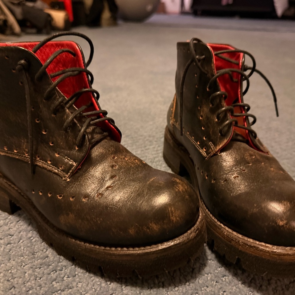 Women’s Bed|Stū Brown/Black Leather Boots with Red Lining